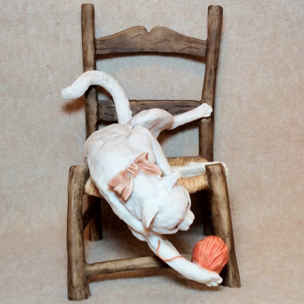 Giuseppe Armani "Cat On Chair" Vintage Home/Office Collectible Decor Sculpture